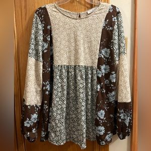 Long sleeve light polyester/spandex cream brown sage green floral blouse.